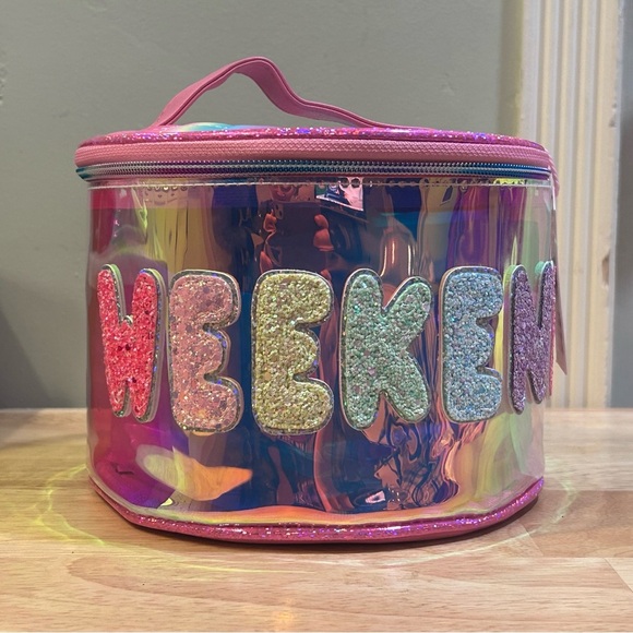 NWTS MISS GWENS OMG ACCESSORIES RAINBOW & GLITTER WEEKEND ROUND COSMETIC BAG. - Picture 2 of 7